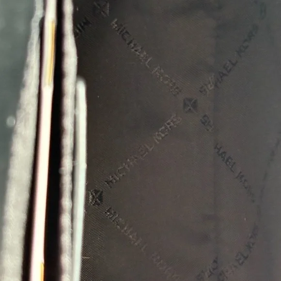 Michael Kors Black Crossbody Bag Sleek and Stylish - Picture 6 of 8